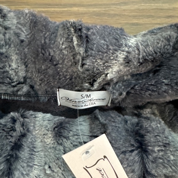 NWT  gray/black fur collar and cuff poncho jacket - size S/M - Picture 3 of 6